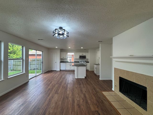 7305 Marsland Lane, Arlington, TX 76001