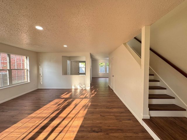 7305 Marsland Lane, Arlington, TX 76001