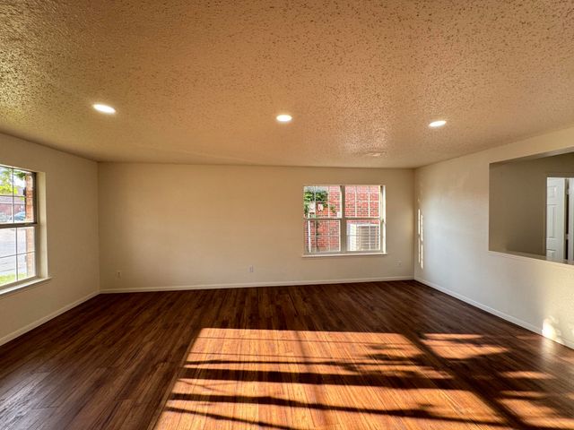 7305 Marsland Lane, Arlington, TX 76001