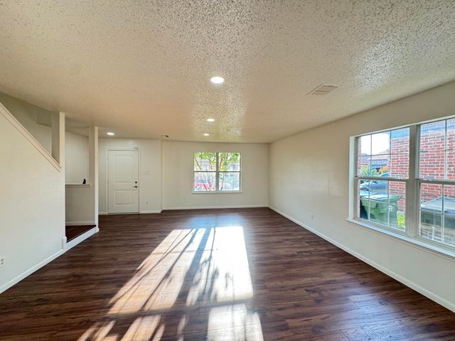 7305 Marsland Lane, Arlington, TX 76001