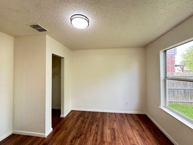 7305 Marsland Lane, Arlington, TX 76001