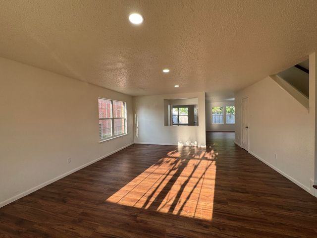 7305 Marsland Lane, Arlington, TX 76001