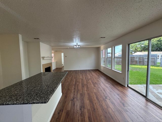 7305 Marsland Lane, Arlington, TX 76001