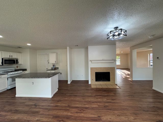 7305 Marsland Lane, Arlington, TX 76001