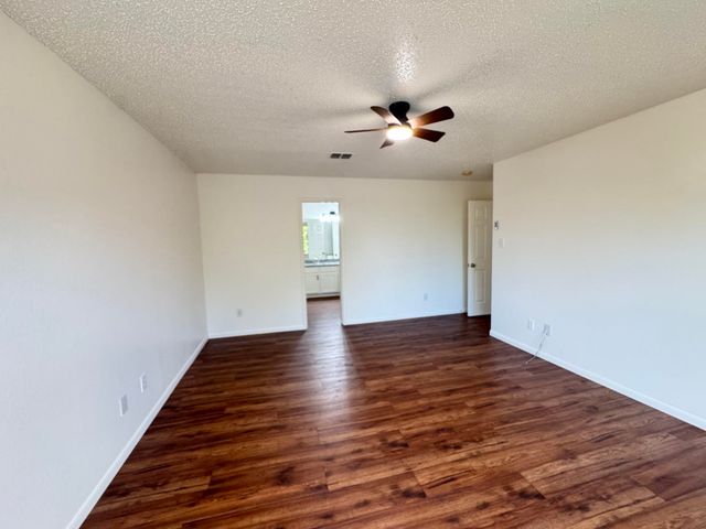 7305 Marsland Lane, Arlington, TX 76001