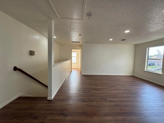 7305 Marsland Lane, Arlington, TX 76001