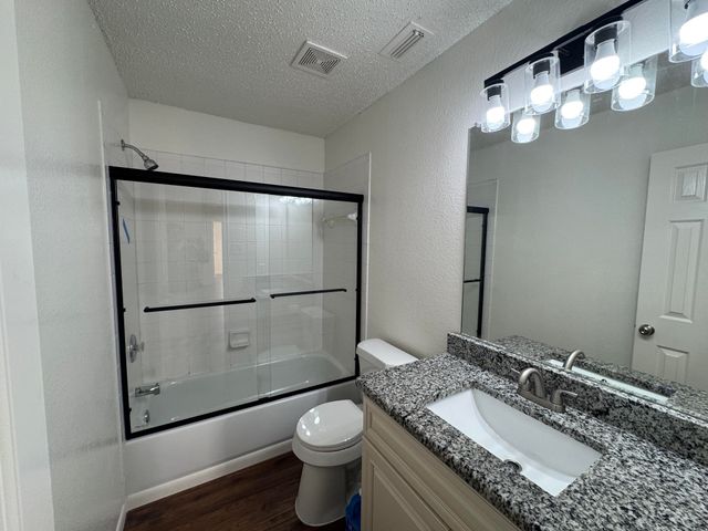7305 Marsland Lane, Arlington, TX 76001