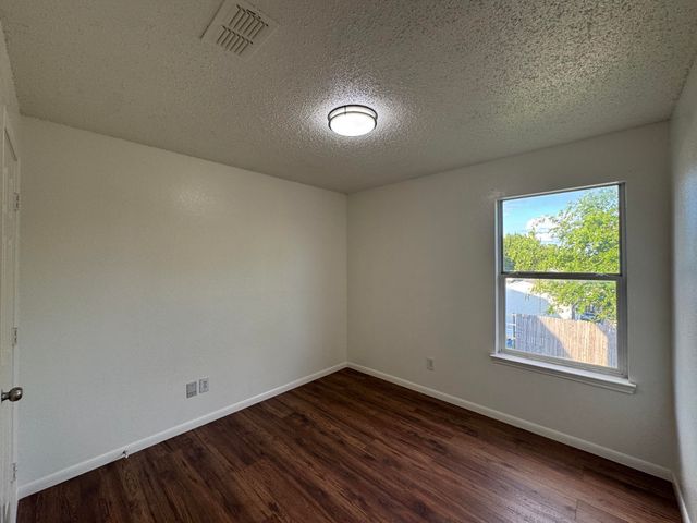 7305 Marsland Lane, Arlington, TX 76001