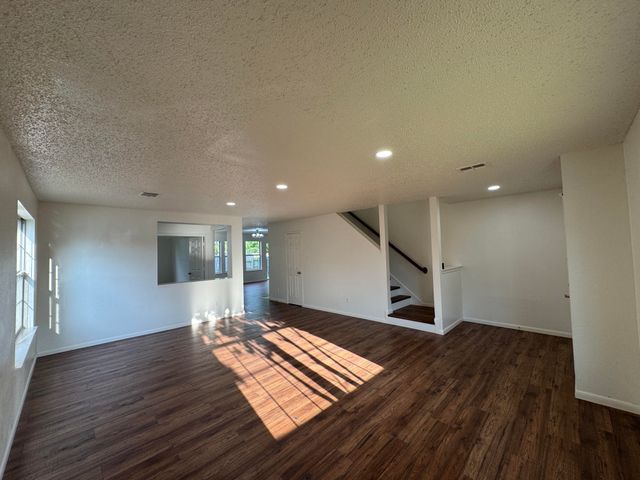 7305 Marsland Lane, Arlington, TX 76001