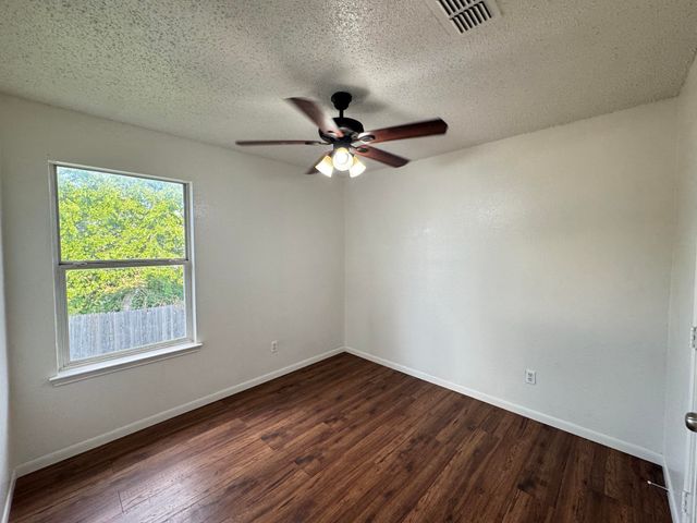 7305 Marsland Lane, Arlington, TX 76001