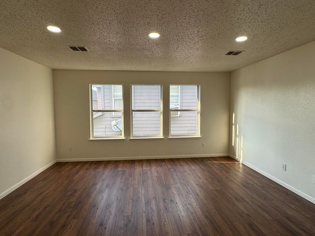 7305 Marsland Lane, Arlington, TX 76001