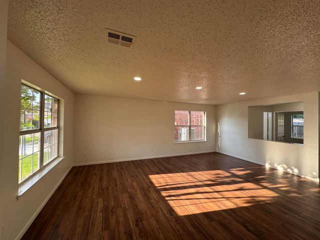 7305 Marsland Lane, Arlington, TX 76001