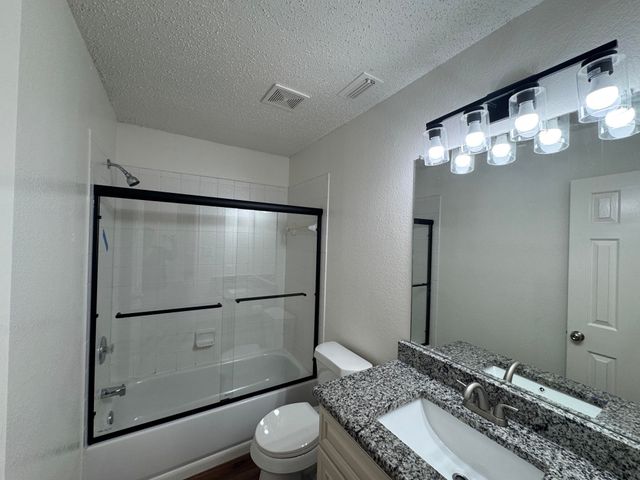7305 Marsland Lane, Arlington, TX 76001