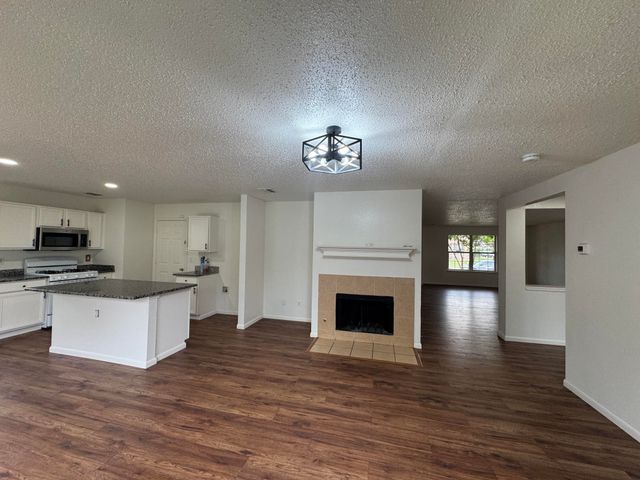 7305 Marsland Lane, Arlington, TX 76001