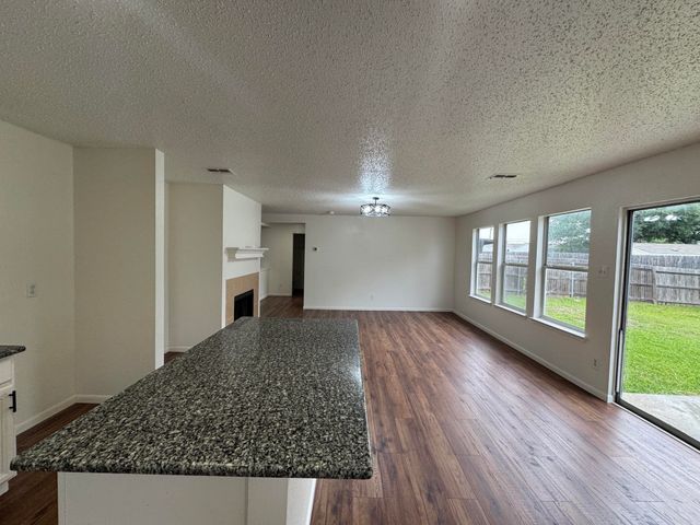 7305 Marsland Lane, Arlington, TX 76001
