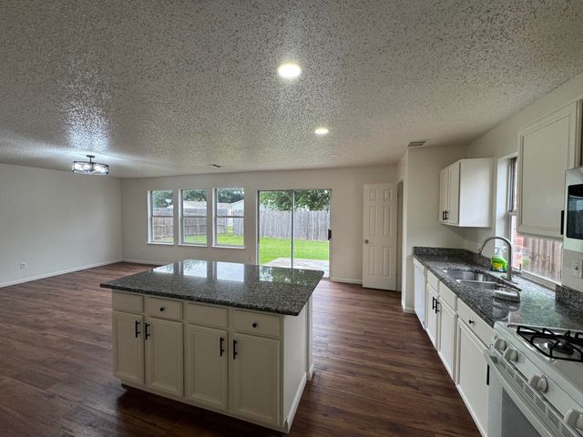7305 Marsland Lane, Arlington, TX 76001