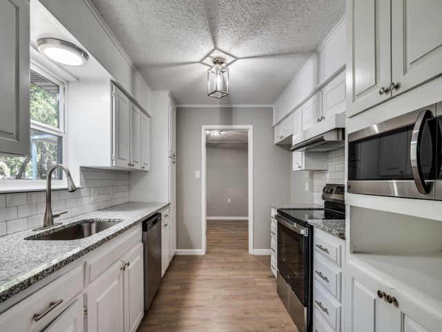1301 Fox Hollow Court, Pelican Bay, TX 76020
