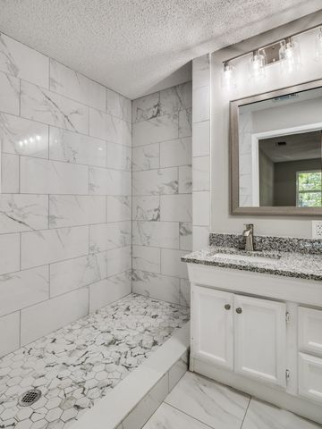 1301 Fox Hollow Court, Pelican Bay, TX 76020