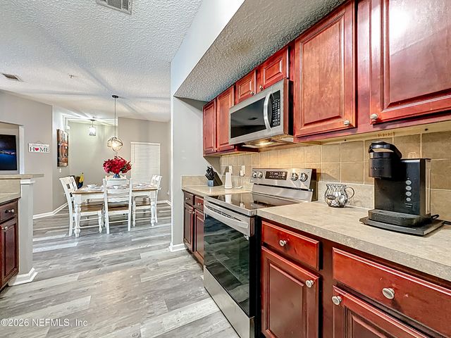 3671 KIRKPATRICK Circle 6, Jacksonville, FL 32210