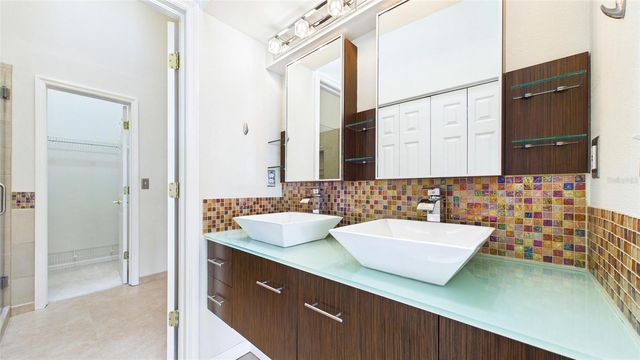 323 MADEIRA CIRCLE, St Petersburg, FL 33715