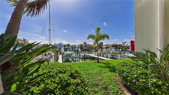 323 MADEIRA CIRCLE, St Petersburg, FL 33715