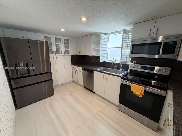 6760 SW 40th St 41, Davie, FL 33314