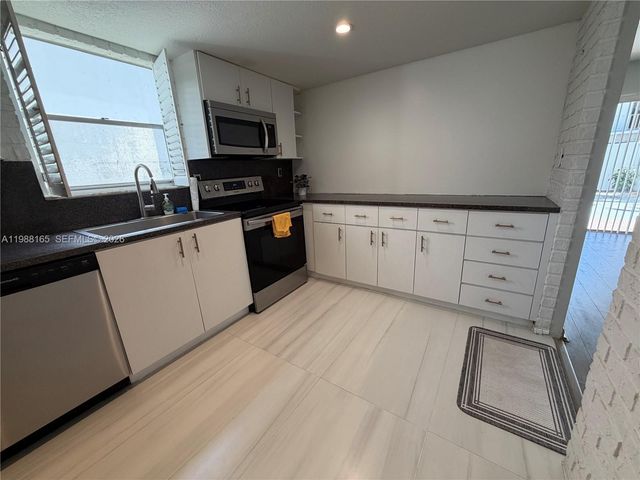 6760 SW 40th St 41, Davie, FL 33314