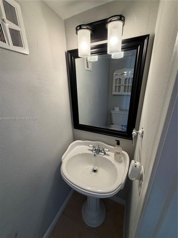 6760 SW 40th St 41, Davie, FL 33314