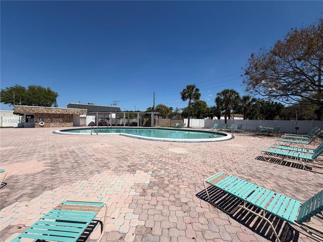 6760 SW 40th St 41, Davie, FL 33314