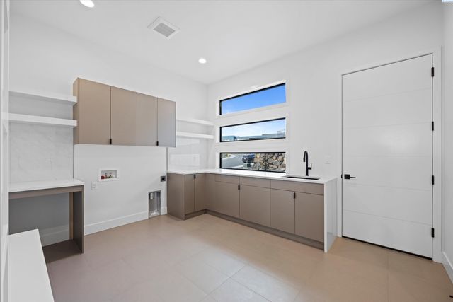 2243 S Wilson Pl, Kennewick, WA 99338