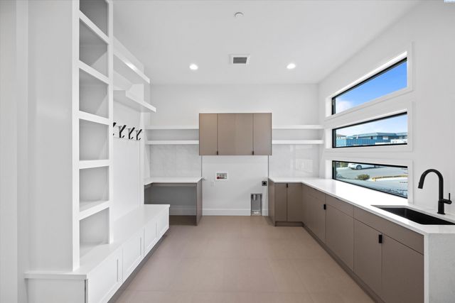 2243 S Wilson Pl, Kennewick, WA 99338