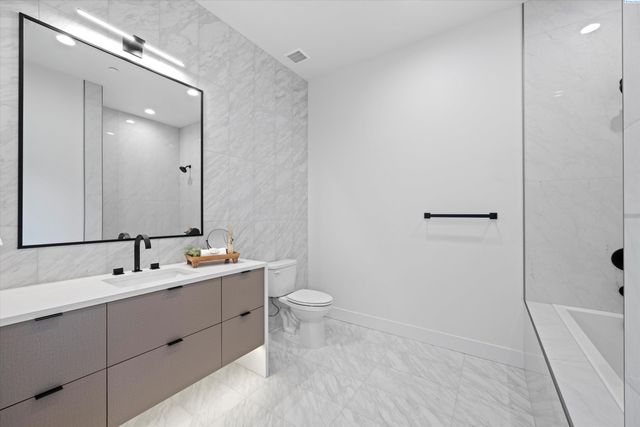 2243 S Wilson Pl, Kennewick, WA 99338