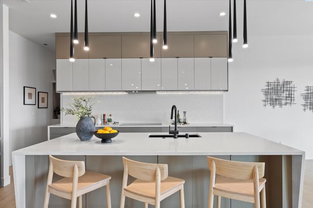 2243 S Wilson Pl, Kennewick, WA 99338