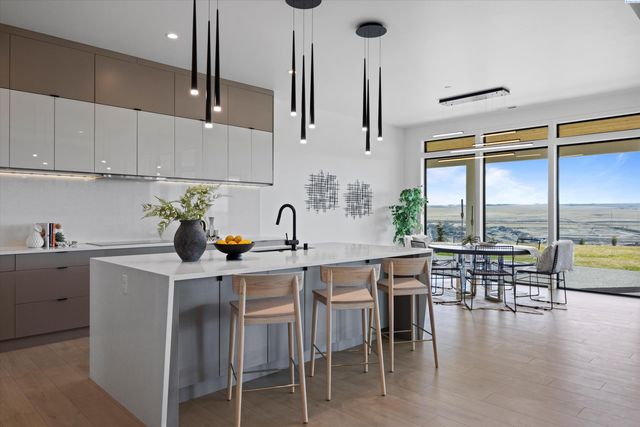 2243 S Wilson Pl, Kennewick, WA 99338