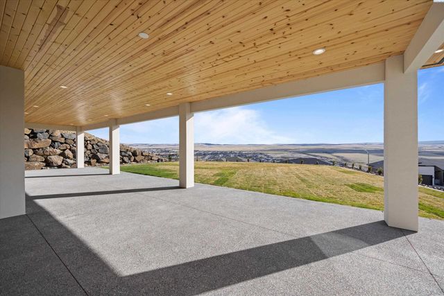 2243 S Wilson Pl, Kennewick, WA 99338