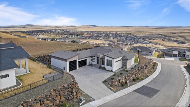2243 S Wilson Pl, Kennewick, WA 99338