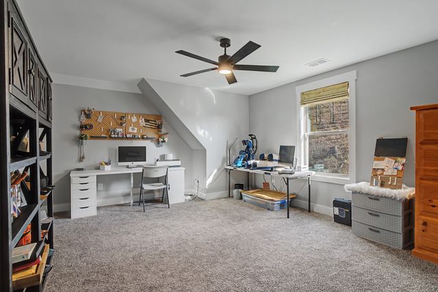 596 Lindsey Hollow Rd, Gallatin, TN 37066