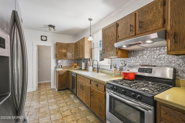 636 Ridgedale Avenue, Woodbridge, NJ 07095