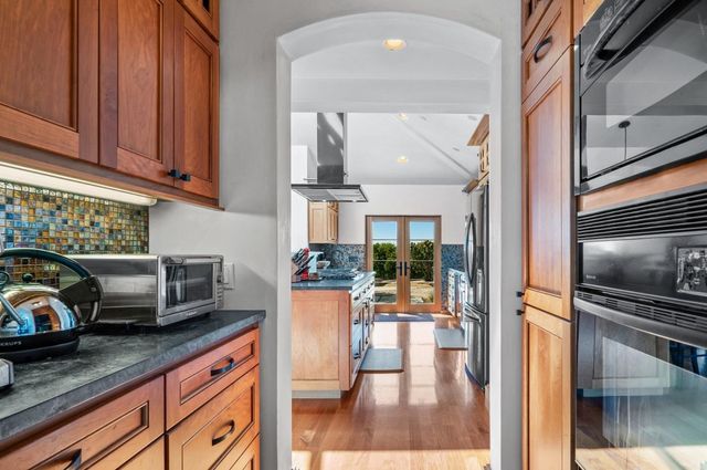 1205 Eagle Hill Road, Royal Oaks, CA 95076