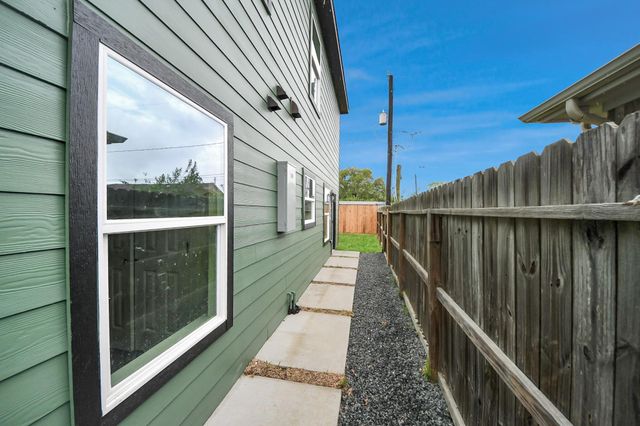 3808 Hiford Drive A, Houston, TX 77047