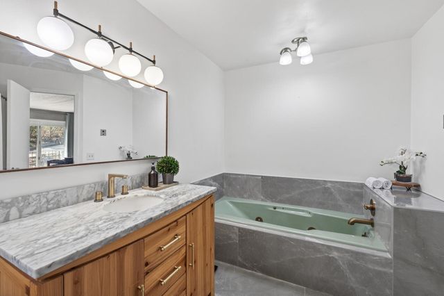 6109 27th Street N, Oakdale, MN 55128