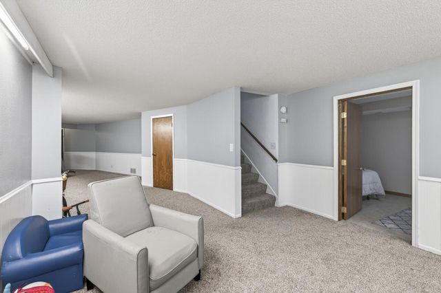 6109 27th Street N, Oakdale, MN 55128