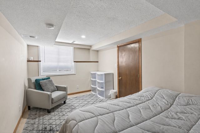 6109 27th Street N, Oakdale, MN 55128