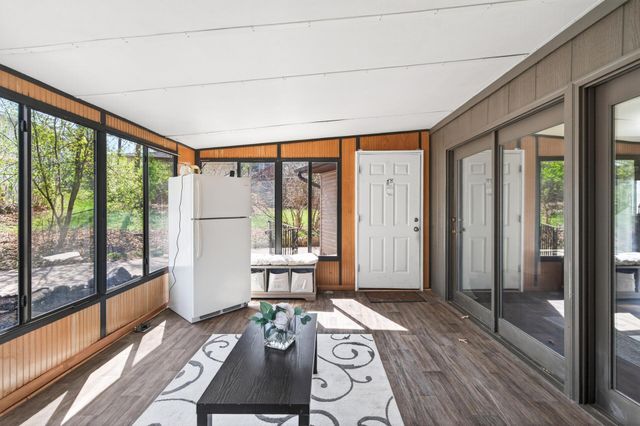 6109 27th Street N, Oakdale, MN 55128