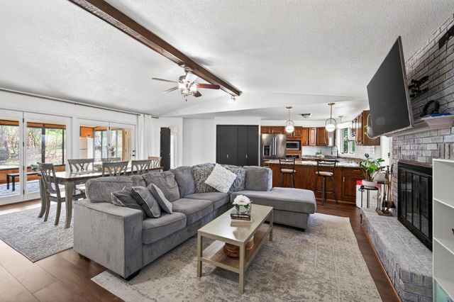 6109 27th Street N, Oakdale, MN 55128