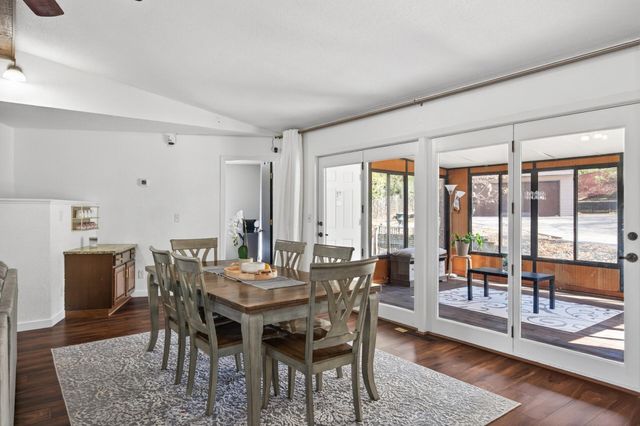 6109 27th Street N, Oakdale, MN 55128