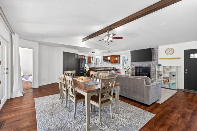 6109 27th Street N, Oakdale, MN 55128