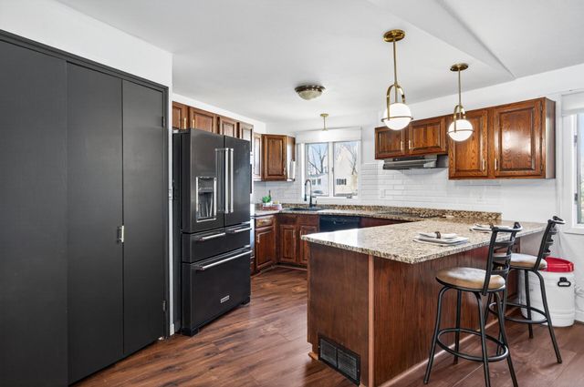 6109 27th Street N, Oakdale, MN 55128