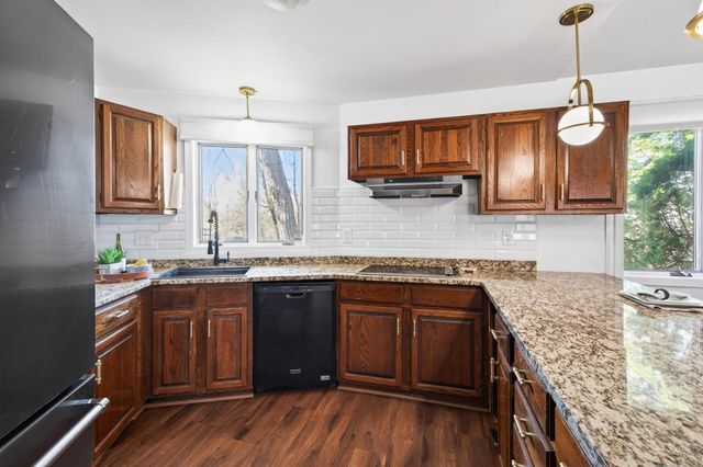 6109 27th Street N, Oakdale, MN 55128