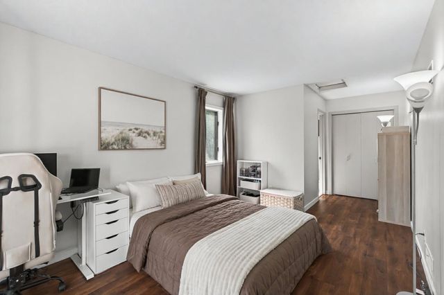 6109 27th Street N, Oakdale, MN 55128